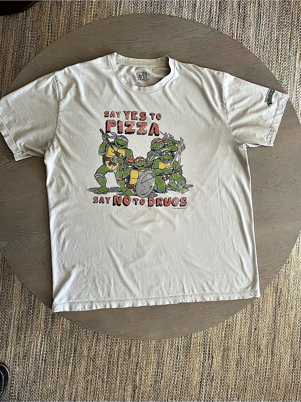 Vintage Teenage Mutant Ninja Turtles "Say Yes to Pizza, Say No to Drugs" graphic